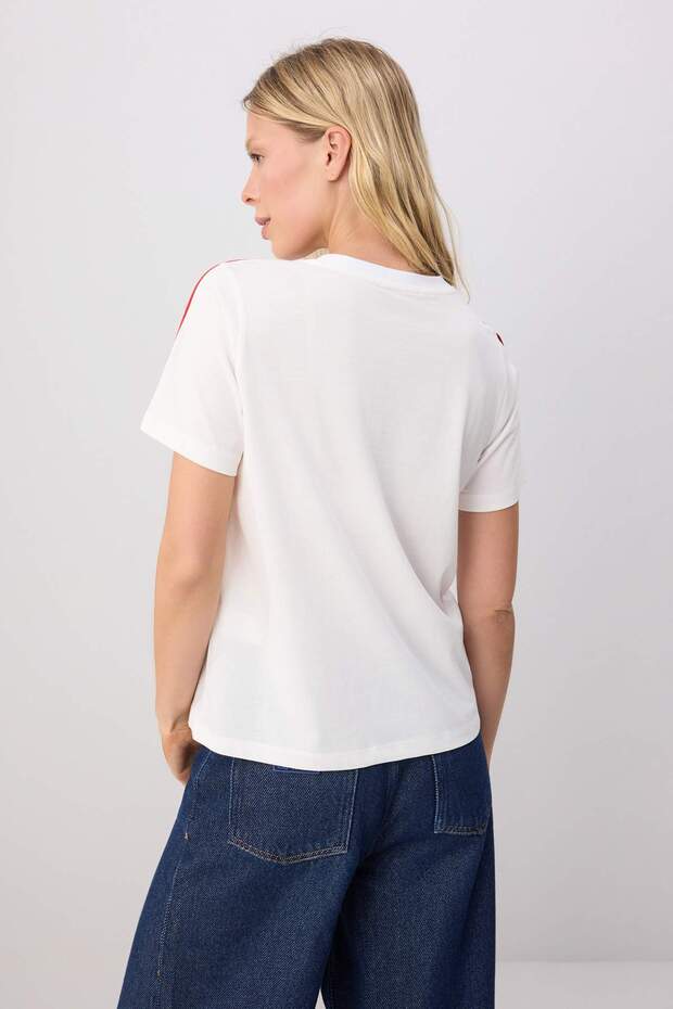 Ekru Regular/Normal Kalıp Biye Detaylı Kısa Kol %100 Pamuk Örme T-shirt TWOSS26TS00322 - 5