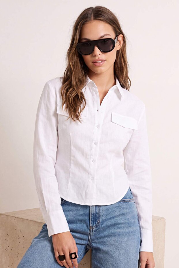 Trendyolmilla Wardrobe Essentials – Beyaz Cep Detaylı Vücuda Oturan Gömlek | TWOSS26GO00019 - 2