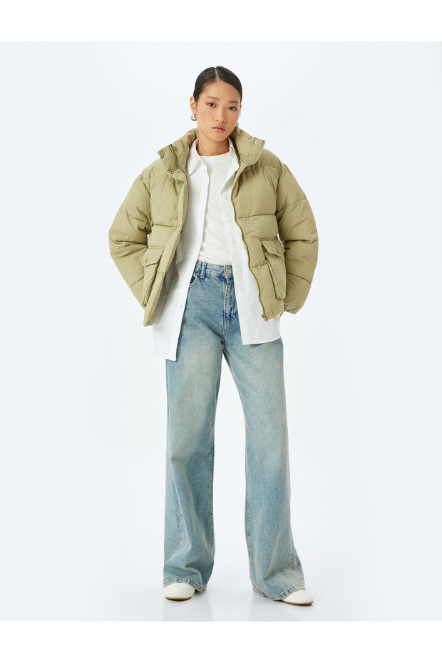 Water Repellent Short Inflatable Coat with Stand Collar and Zippered Pockets