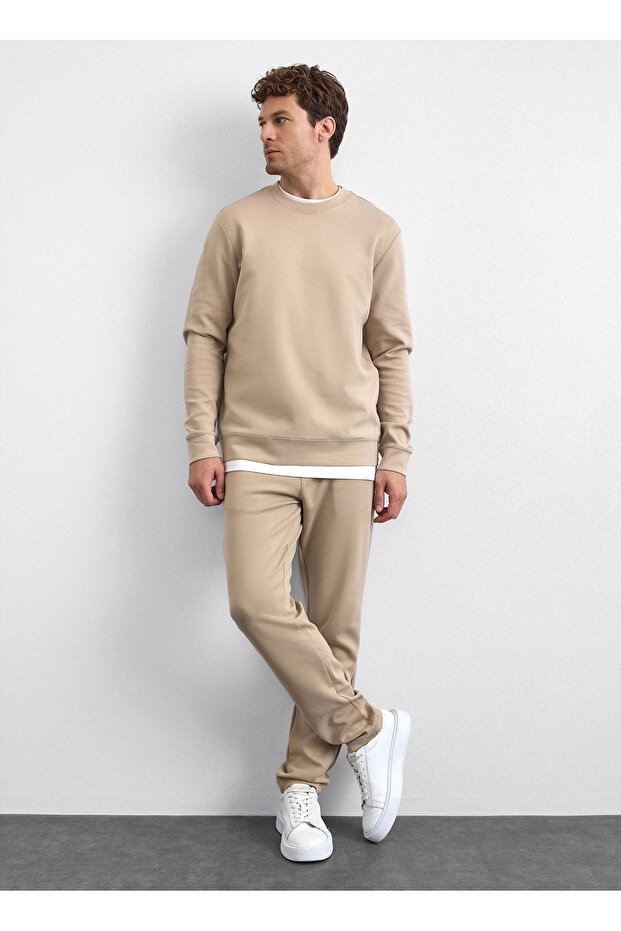 سويت شيرت رجالي بيج بياقة دائرية وقصة عادية