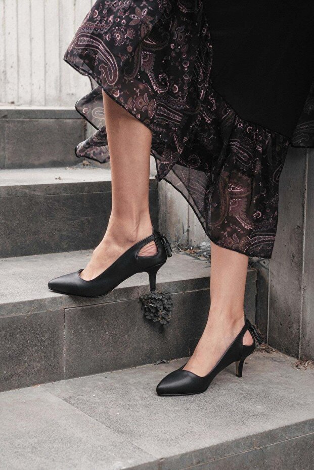 Drop Black Color Women's Short Heeled Shoes