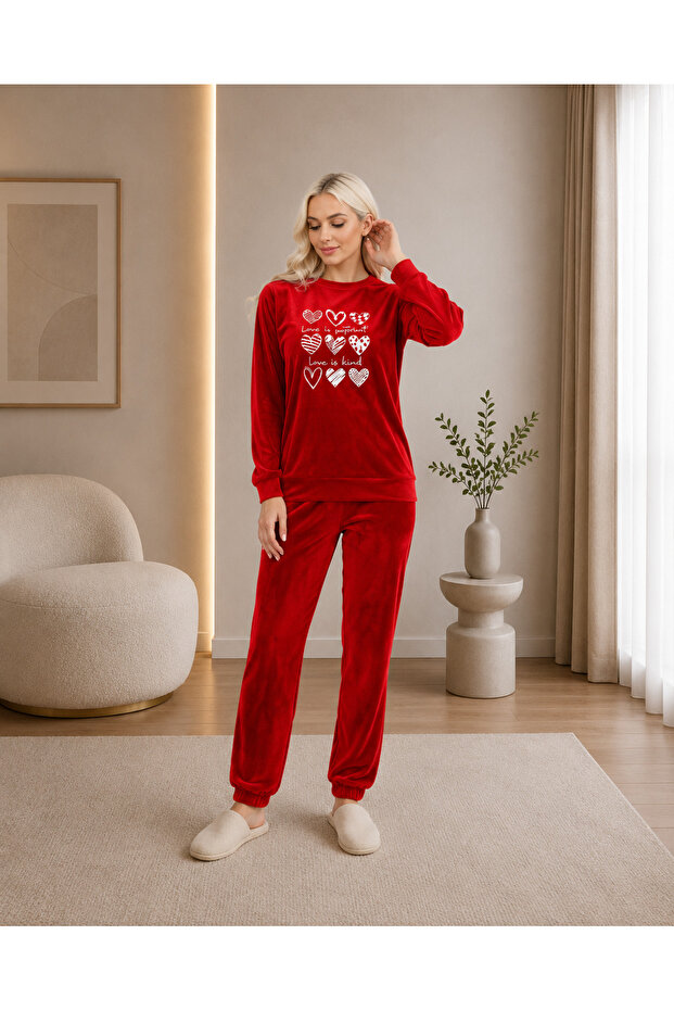 طقم بيجامة مخملية من Love Us Kind