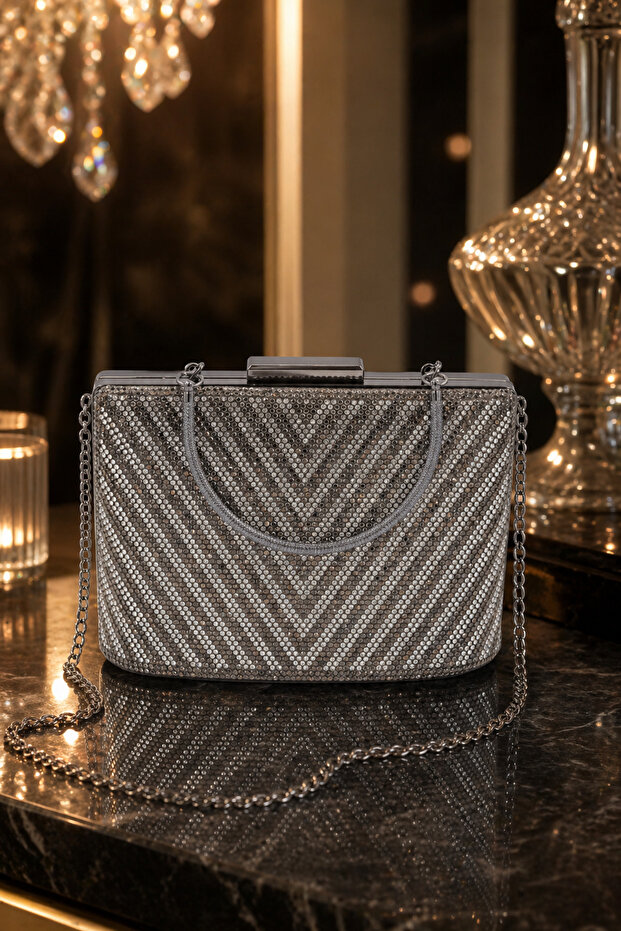 Stoned Platinum Women's Evening Dress Handbag with Stone Detail and Chain Strap, Stylish Evening Event Clutch Model, Elegant