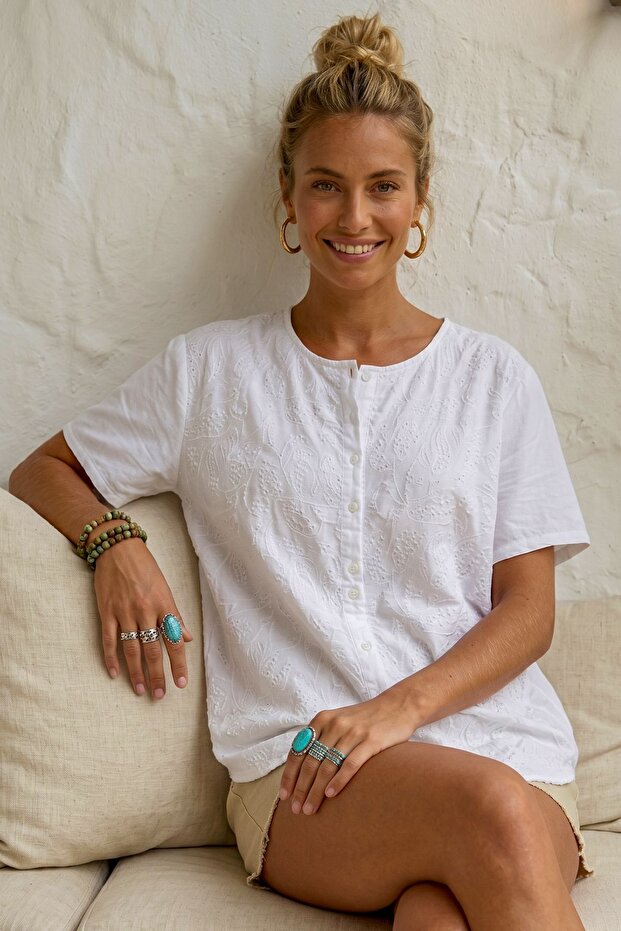 White Round Neck Short Sleeve Buttoned Embroidered Washable Casual Cotton Woven Blouse 67 54