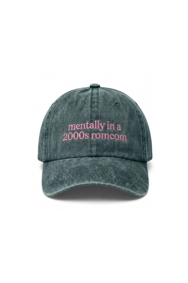 قبعة بيسبول مطرزة قابلة للغسل بتصميم "Mentally in a 2000s romcom" / قبعة بيسبول مطرزة قابلة للغسل بتصميم "Mentally in a 2000s romcom"