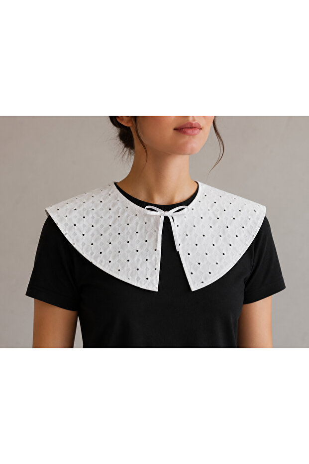 Stylish white cotton collar