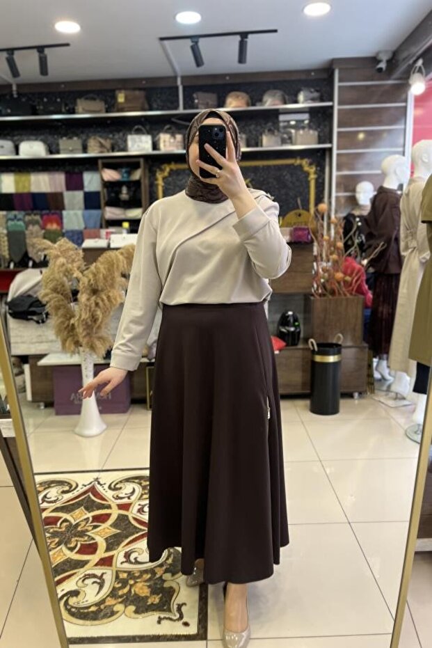تونيك مزين ببروش على شكل فراشة