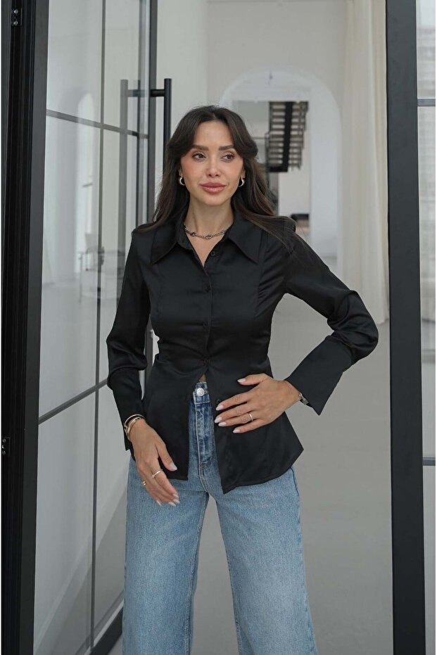 قميص أسود من الساتان مبطن مع أربطة