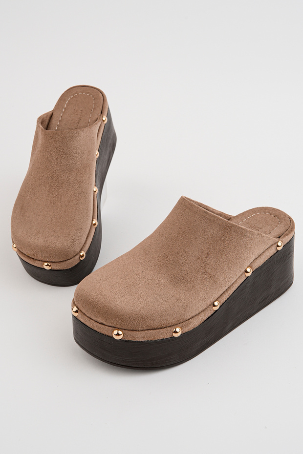 Tly-523 Padded Sole Studded Closed Slippers