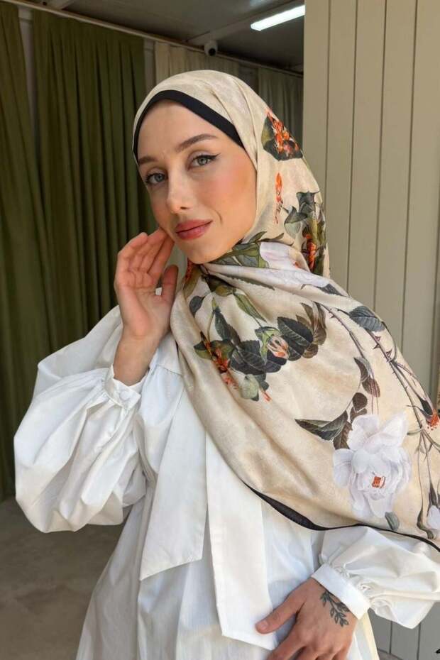 شال فريزيا الناعم باللون الأسود