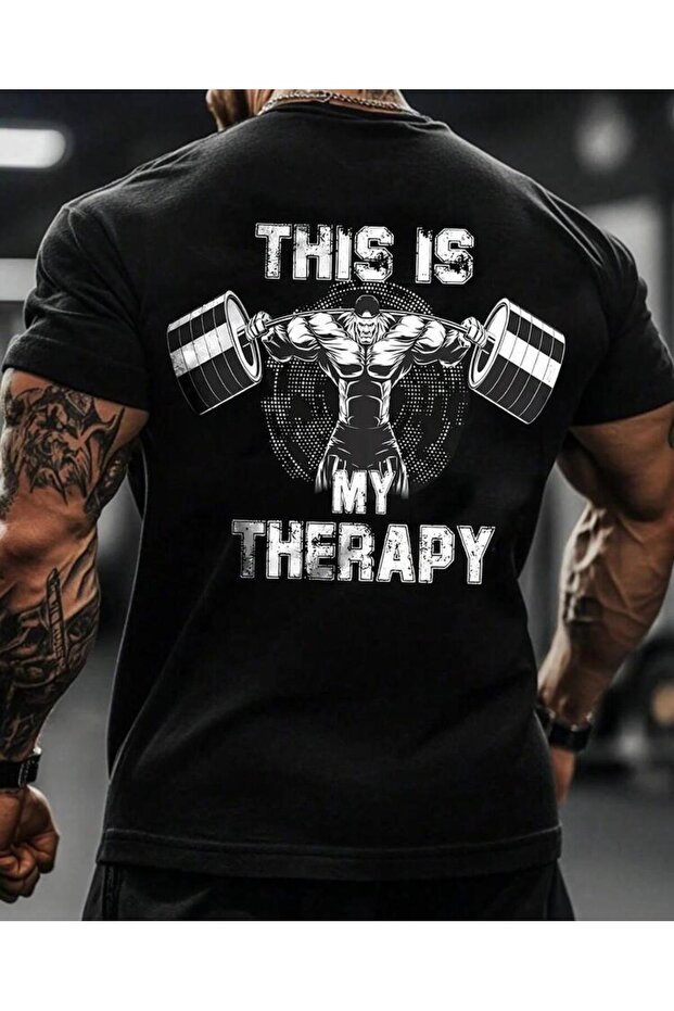 تيشيرت أسود بأكمام قصيرة مطبوع عليه This Is Therapy