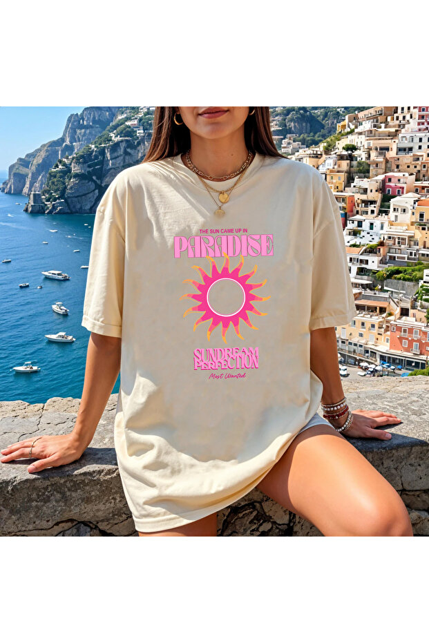 تيشيرت أساسي بأكمام قصيرة وطباعة PARADISE