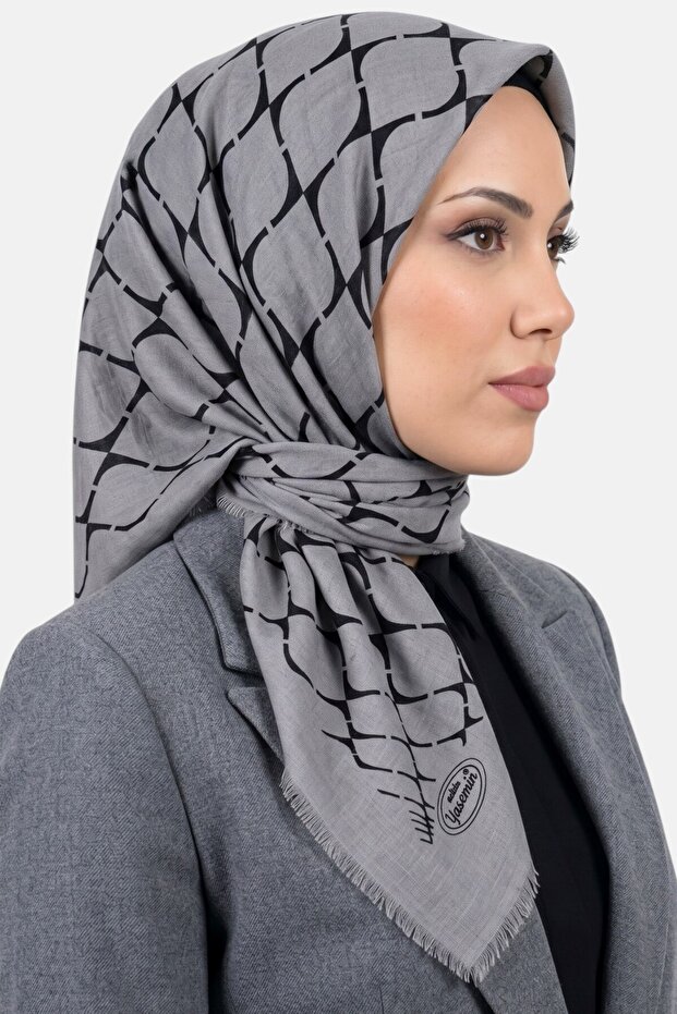 وشاح نسائي من القماش القطني ذو نمط هندسي باللون الرمادي الفاتح