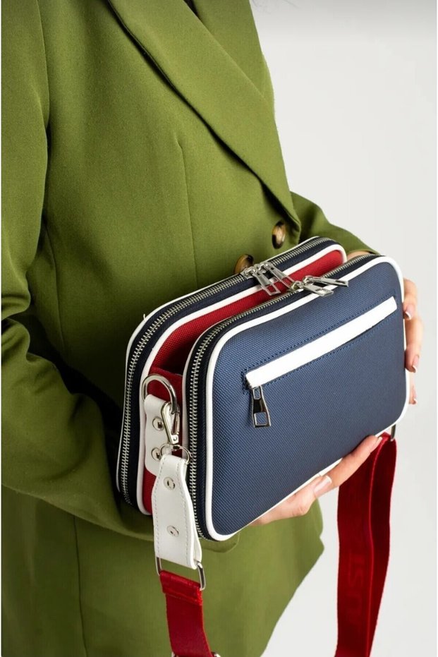Large Internal Volume Multi-Compartment Women's Hand and Shoulder Bag
