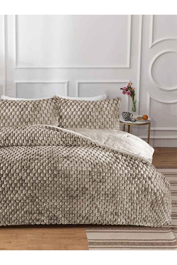 Double Size Winter Tale Comforter Set Bedspread