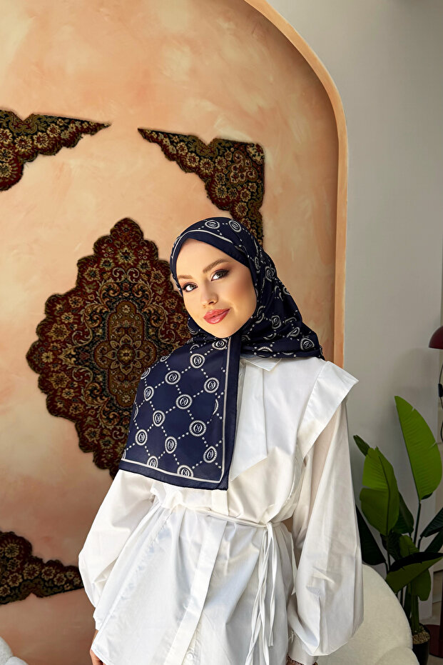شال ناعم منقوش باللون الأزرق المائي من دايموند كي
