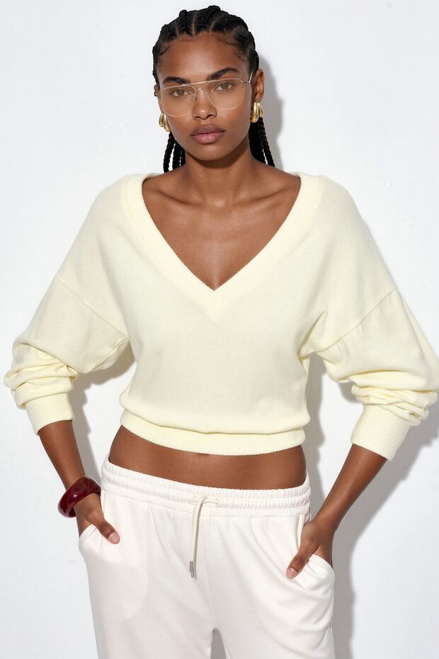 Busem Women's Short V-Neck Sweatshirt