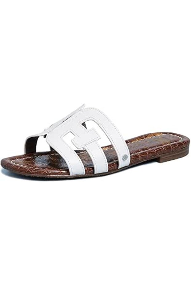 صندل نسائي مسطح من باي