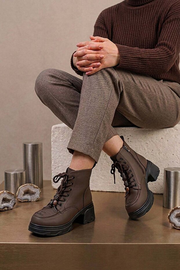 Rovis Imported Special Series Women's Boots with Lace Detail, Brown