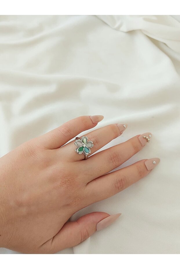 Flower Steel Stress Ring Can Be Adjusted to Fit the Finger