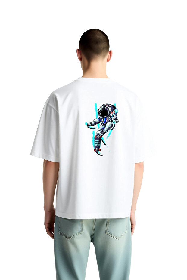 Men's Oversize T-Shirt Skateboarding Astronaut Print Shining Traces Dynamic Youthful Design Casual Comfortable