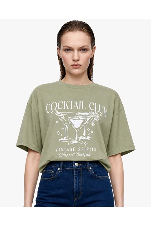 تي شيرت كبير الحجم مطبوع عليه Coctail Club