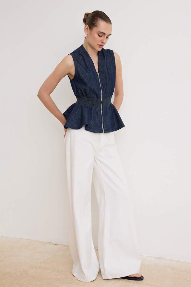 Trendyolmilla  Koyu Mavi DÖKÜMLÜ Peplum Volanlı Denim Bluz TWOSS26BZ00197 - Görsel 3
