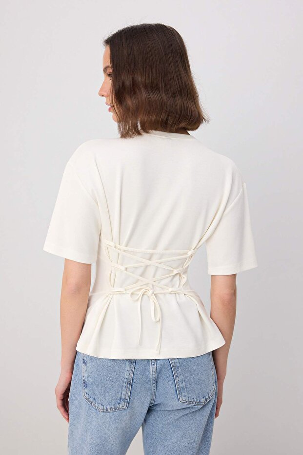 Ekru Bağlama Detaylı Fitted/Vücuda Oturan Kısa Kol Esnek Örme T-Shirt TWOSS26TS00317 - 4