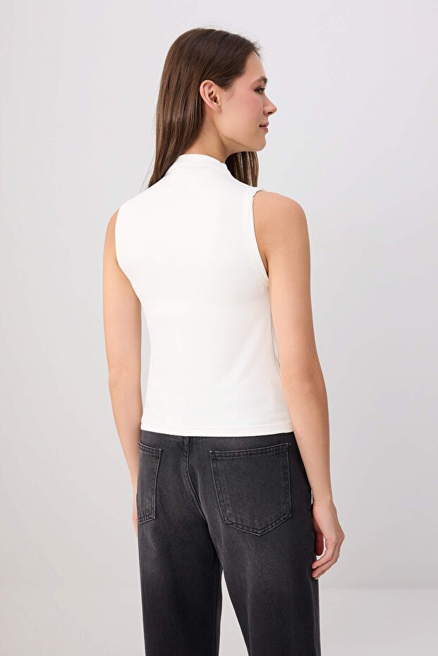 Siyah-Ekru Fitted/Vücuda Oturan Dik Yaka Kolsuz Pamuk Ribana Örme Bluz TWOSS26BZ01017 - 7
