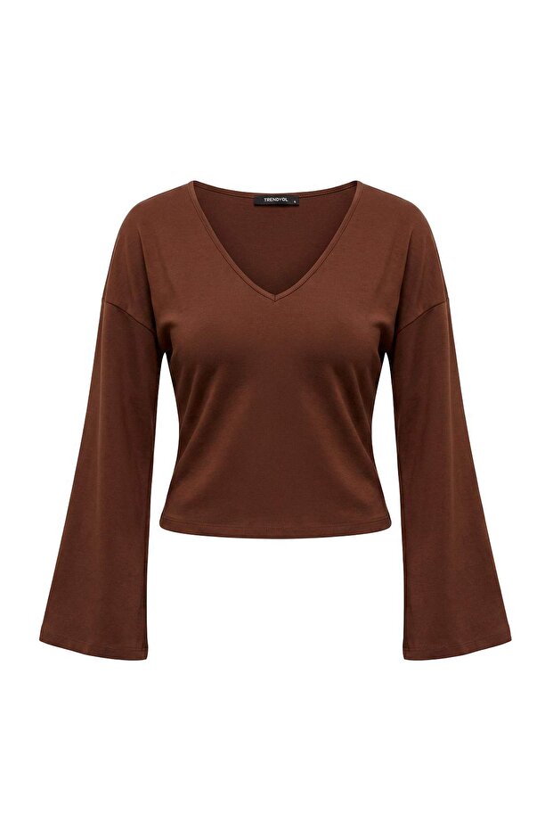 Kahverengi Düz Fitted V Yaka İspanyol Kol Crop/Kısa Pamuklu Esnek Örme Bluz TWOAW27BZ00079