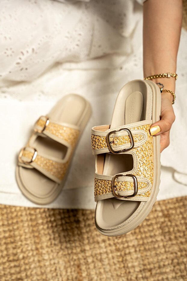 Bred Women's Straw Detailed Buckle Thick Sole Slippers