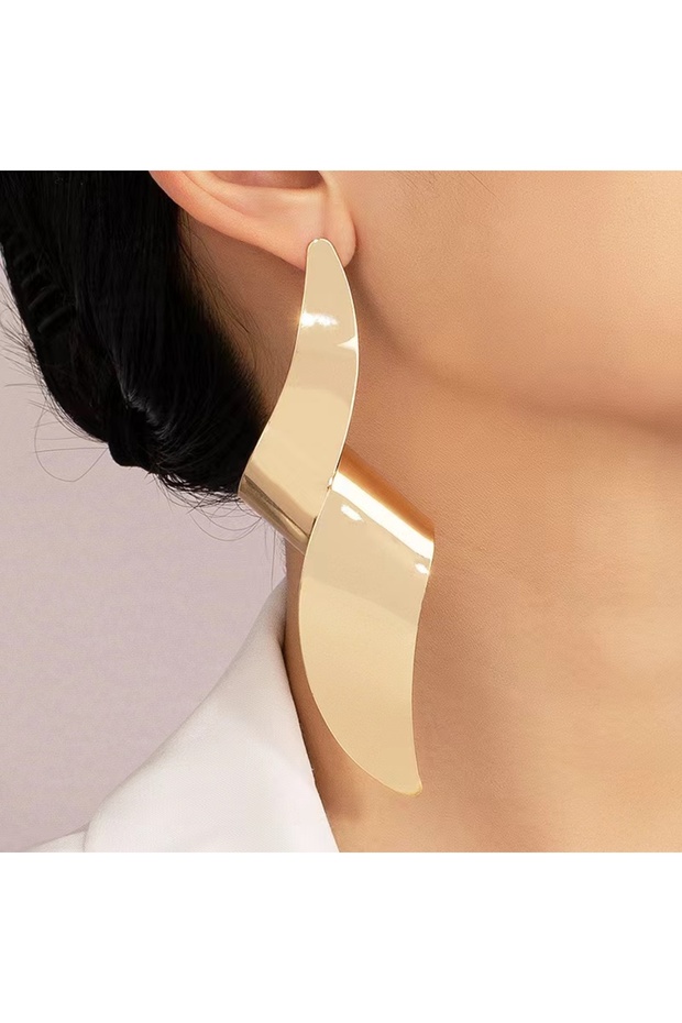 Gold-color A Pair of Women's Earrings, Exaggerated Irregular Geometric Red Earrings, Suitable for Da