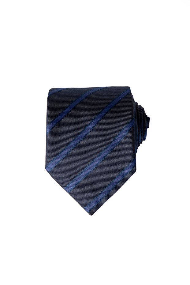 Patterned tie
