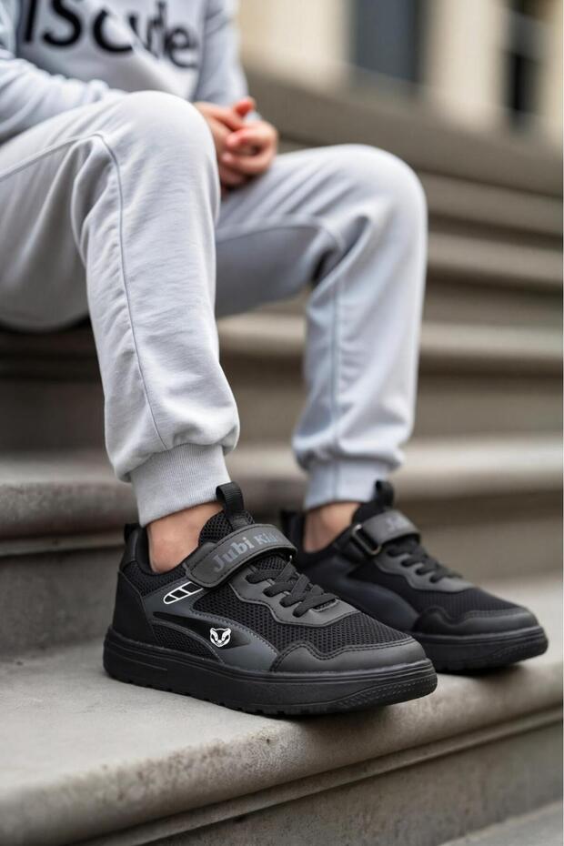 Daily use suitable children's sports shoes
