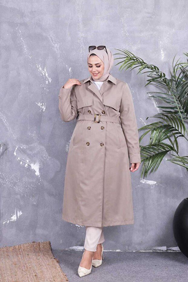 معطف ترنش كبير الحجم مبطن من الداخل ومزين بأزرار