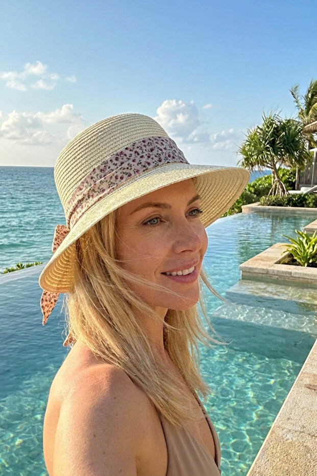 Women's Straw Hat with Bow Detail