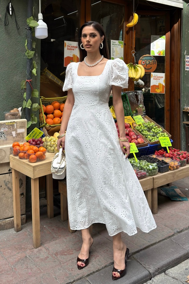Women's White Square Collar Balloon Sleeve Lined Brode Woven Dress