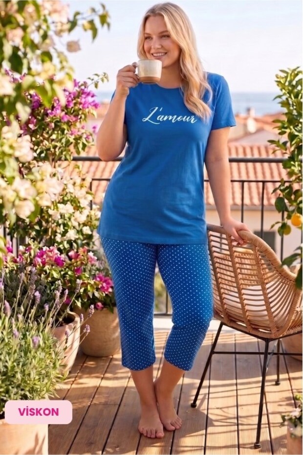 Plus Size Blue Buttonless Crew Neck Viscose Short Sleeve Capri Pajama Set (Covers the Hips, Tunic Length)