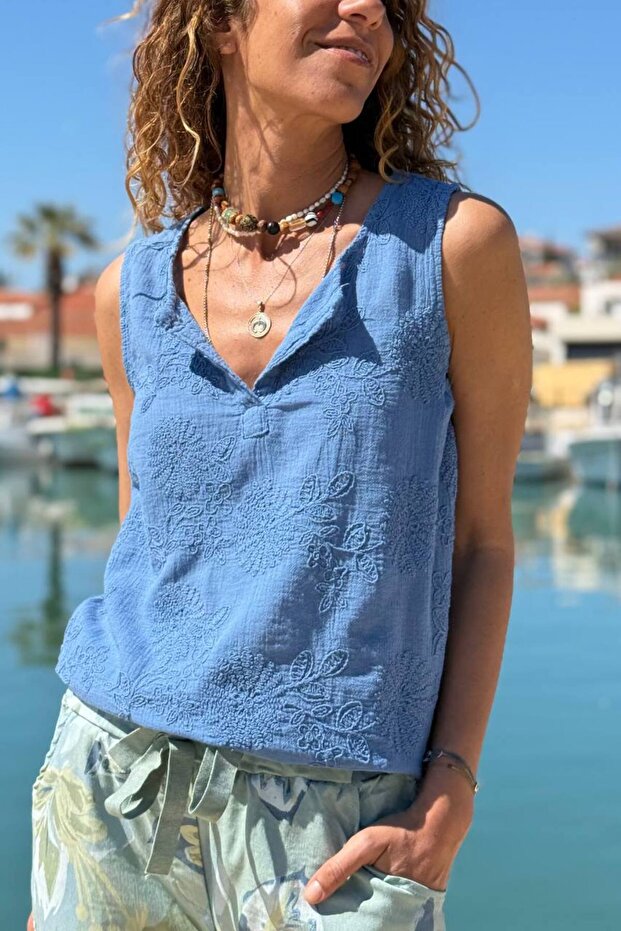 Indigo Turn-Down Collar Sleeveless Embroidered Cotton Woven Blouse 60 40