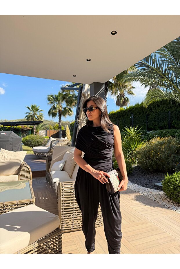 Women's Black Draped Asymmetrical Blouse and Shalwar Pants Ravenala Set – Comfortable Fit, Stylish Two-Piece Set 7961