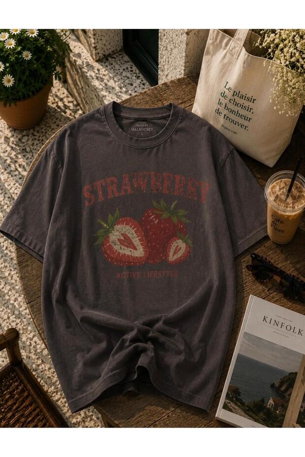 Women's Strawberry Printed Oversize Basic T-Shirt