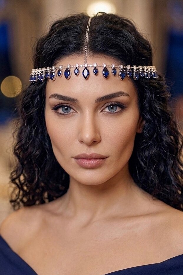 إكسسوار رأس العروس مرصع بالكريستال مع سلسلة