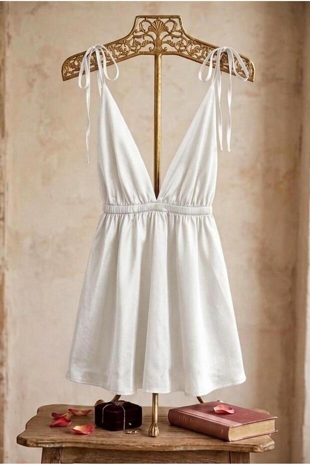 Dona Layla Model Satin Nightgown