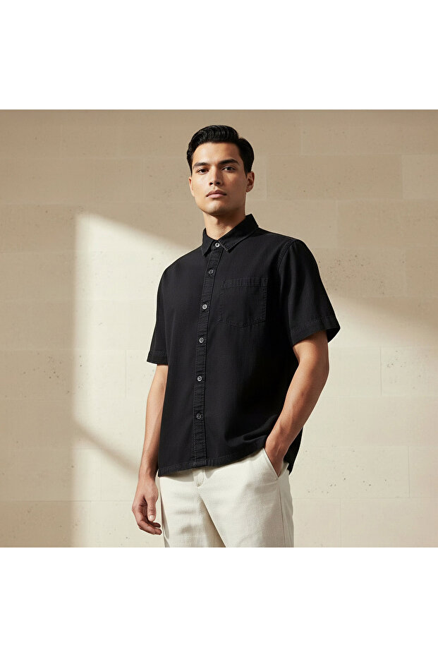 Men Relaxed Fit Collared Short Sleeves Shirt