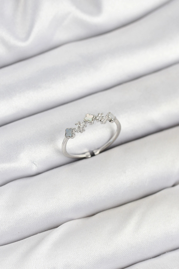 Brass Silver Color Minimal Clover Detailed Women's Ring