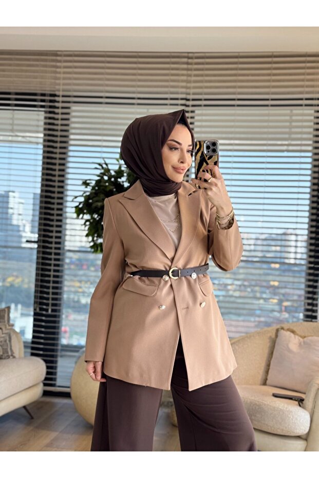 2028 سترة بأربعة أزرار لاتيه