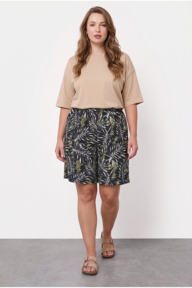 Plus Size Loose Fit Stretchy Shorts with Pockets