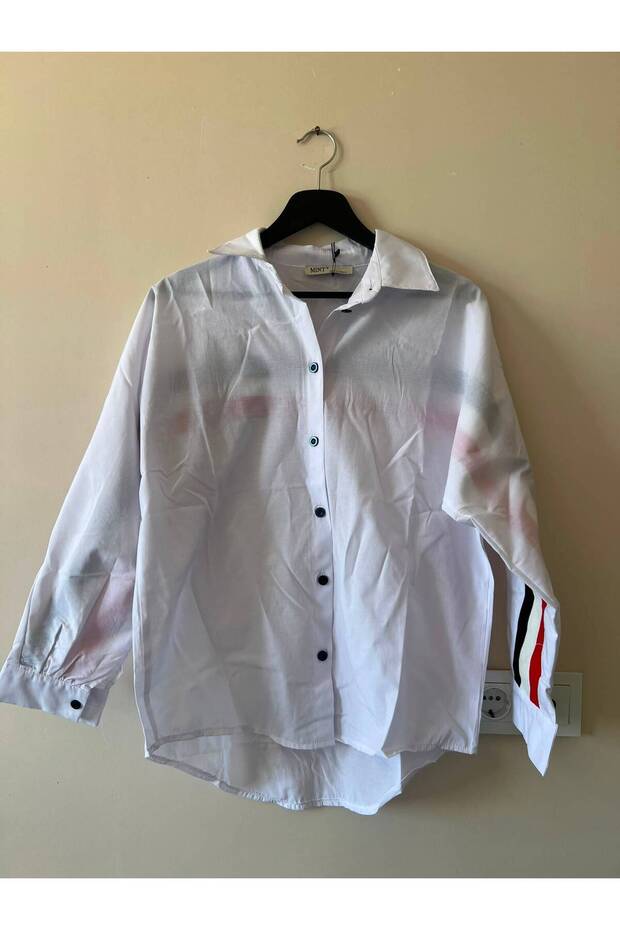 Shirt with Stripe Detail on the Back