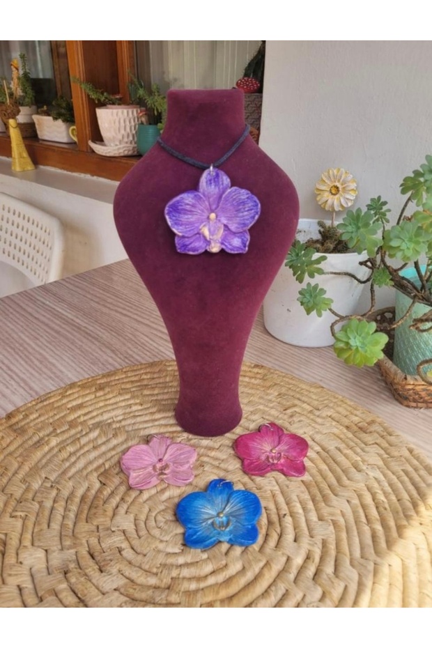 Handmade Ceramic Necklace with Blue Orchid Design - Natural and Stylish Jewelry