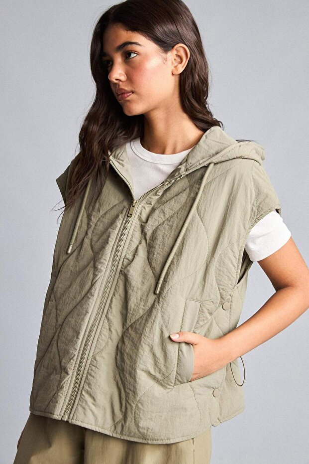 Water Repellent Relax Fit Hooded Crinkle Fabric Vest H2715Ax26Au